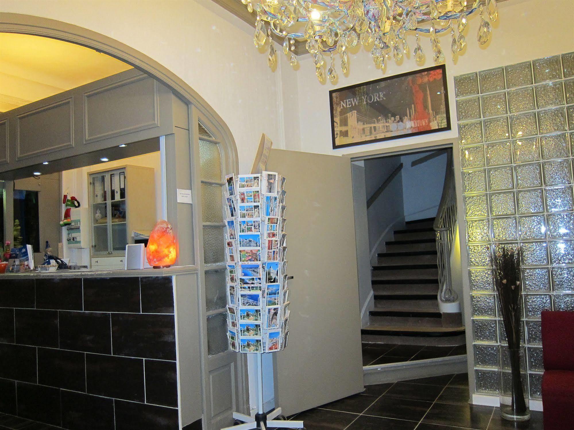 Brit Hotel Colbert Juan-les-Pins Exterior foto